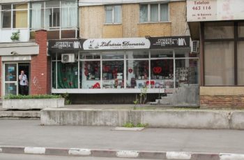 HARFELE SĂPTĂMÂNII (28). Pentru că în județul său nu există librării, un teleormănean a mers tocmai până la Galați și a spart o librărie de pe malul Dunării