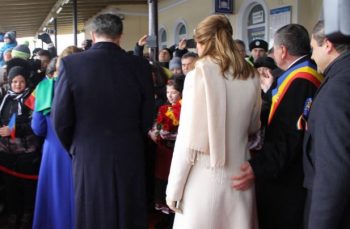 Principesa și Măgarul: Primarul Savin, de la Bușteni, surprins cu mâna pe fundul Principesei Maria