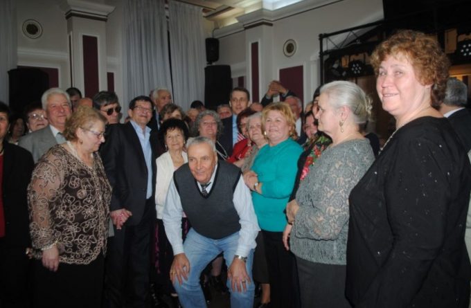 HARFELE SĂPTĂMÂNII (21). Am trăit s-o vedem și p-asta: Primăria Botoșani vrea să organizeze Revelionul pensionarilor în luna februarie