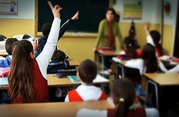 HARFELE SĂPTĂMÂNII (41). Ce preț se pune pe Educație în Teleorman: Primăria Zimnicea i-a premiat pe elevii silitori cu sume cuprinse între 10 și 25 de lei