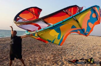 Kiteboarding mania – cine umple România de zmeie