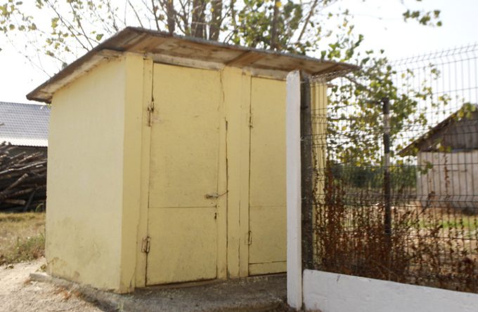 1 APRILIE 2024. România educată în fundul curții: tot mai multe școli fără toaletă în interior