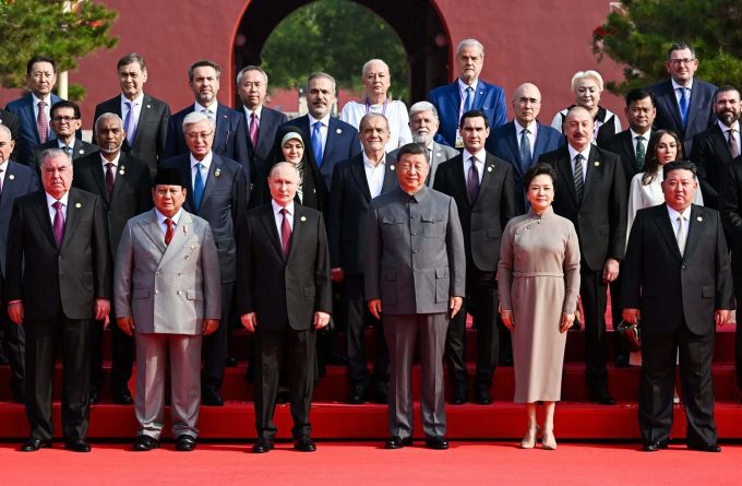 3 SEPTEMBRIE 2025. Glorie eternă Partidului: Năstase și Dăncilă, la sărbătoare în China