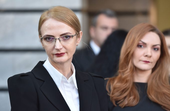 16 OCTOMBRIE 2025. Șah la Guvern. Legea pensiilor private, contestată la CCR