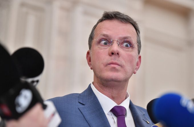 28 NOIEMBRIE 2025. La loc comanda: Ionuț Moșteanu pleacă de la MApN